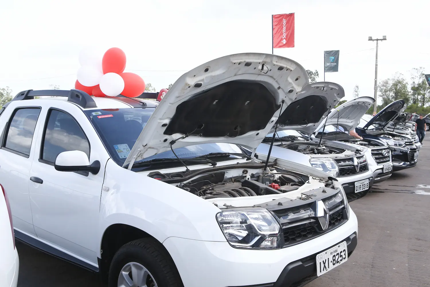 Foto de leilão de carros recuperados de financiamento